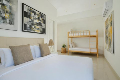 Вилла с 3 спальнями в Южный Денпасар, Денпасар, Индонезия № 9856 18