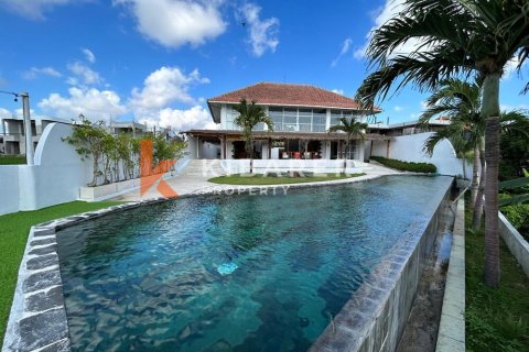 4 bedrooms Villa in Canggu, Badung, Indonesia No. 12528 3