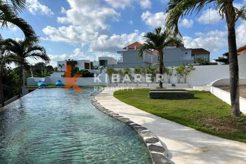 4 bedrooms Villa in Canggu, Badung, Indonesia No. 12528 6