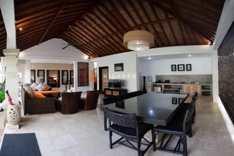 4 bedrooms Villa in Jimbaran, Badung, Indonesia No. 12529 2
