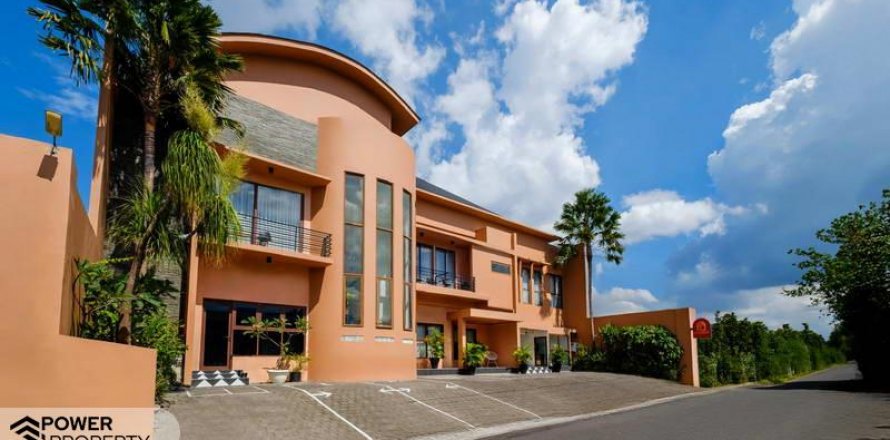 9 bedrooms Apartment in Seminyak, Badung,  No. 8953