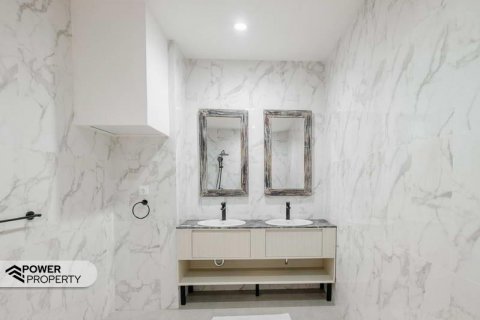 9 bedrooms Apartment in Seminyak, Badung,  No. 8953 8