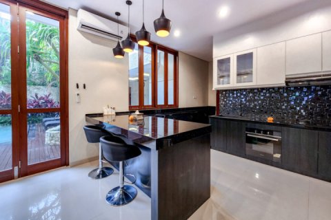 4 bedrooms Villa in Tampaksiring, Gianyar, Indonesia No. 13235 12