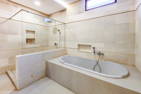 4 bedrooms Villa in Tampaksiring, Gianyar, Indonesia No. 13235 16