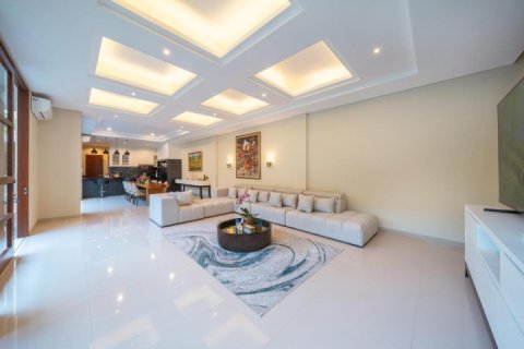 4 bedrooms Villa in Tampaksiring, Gianyar, Indonesia No. 13235 4