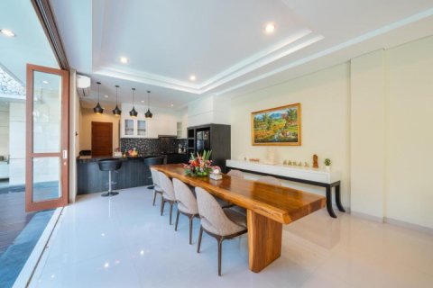 4 bedrooms Villa in Tampaksiring, Gianyar, Indonesia No. 13235 6