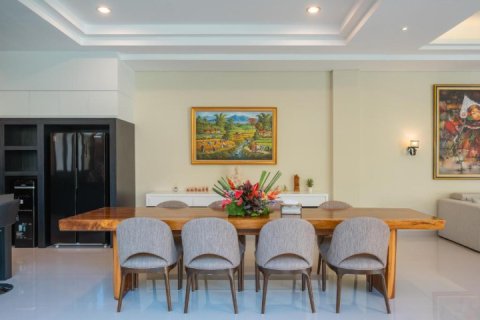 4 bedrooms Villa in Tampaksiring, Gianyar, Indonesia No. 13235 9