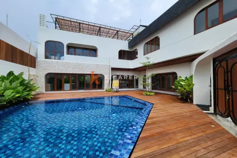 4 bedrooms Villa in Canggu, Badung, Indonesia No. 12554