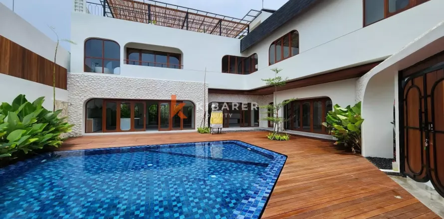 4 bedrooms Villa in Canggu, Badung, Indonesia No. 12554