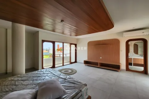 4 bedrooms Villa in Canggu, Badung, Indonesia No. 12554 8