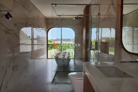 4 bedrooms Villa in Canggu, Badung, Indonesia No. 12554 4