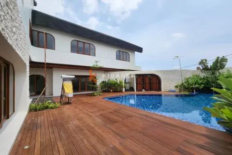4 bedrooms Villa in Canggu, Badung, Indonesia No. 12554 26