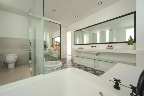 3 bedrooms Villa in Kerobokan, Badung, Indonesia No. 12552 2