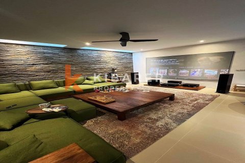 5 bedrooms Villa in Badung, Indonesia No. 13039 8