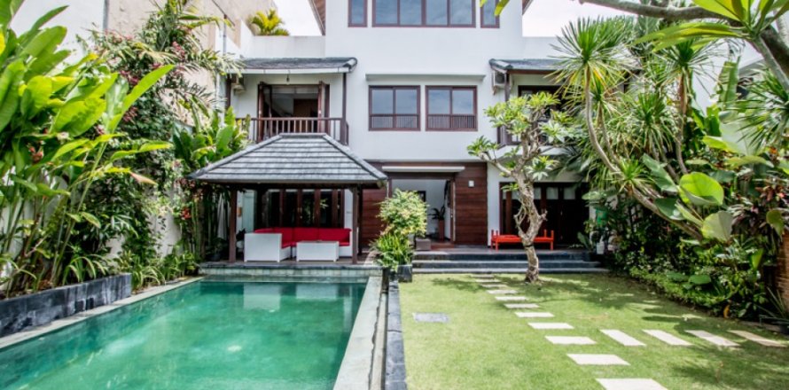 6 bedrooms Villa in Canggu, Badung, Indonesia No. 10967