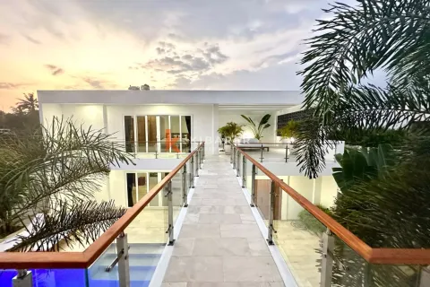 4 bedrooms Villa in Pererenan, Mengwi, Badung, Indonesia No. 12768 17