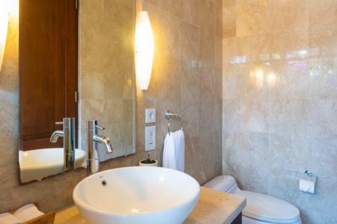 3 bedrooms Villa in South Kuta, Badung, Indonesia No. 13632 5