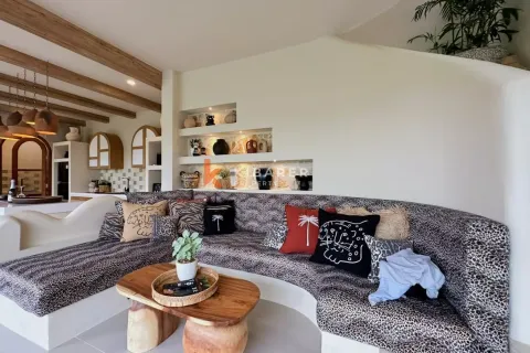 3 bedrooms Villa in Tumbak Bayuh, Mengwi, Badung, Indonesia No. 12056 4