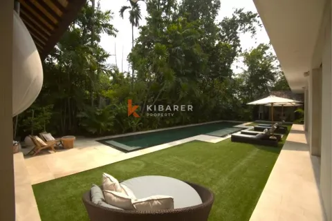 5 bedrooms Villa in Seminyak, Badung, Indonesia No. 12939 3