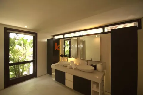 5 bedrooms Villa in Seminyak, Badung, Indonesia No. 12939 15