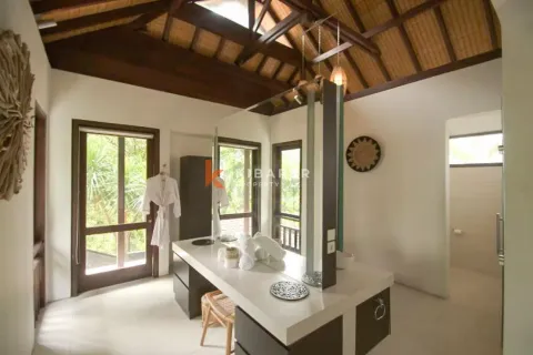 5 bedrooms Villa in Seminyak, Badung, Indonesia No. 12939 24