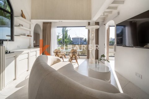 2 bedrooms Villa in Badung, Indonesia No. 12937