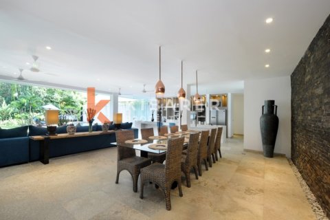 3 bedrooms Villa in Badung, Indonesia No. 12394 8