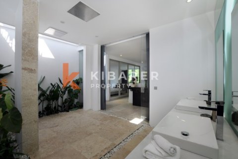 3 bedrooms Villa in Badung, Indonesia No. 12394 3