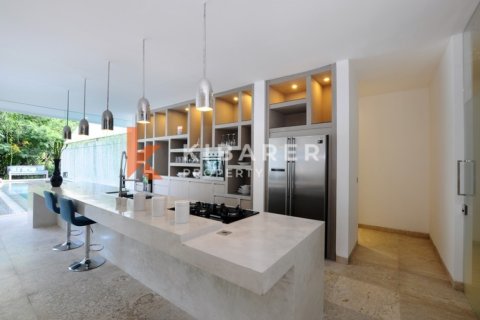 3 bedrooms Villa in Badung, Indonesia No. 12394 6
