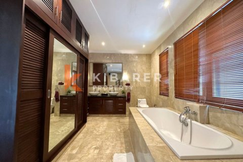 3 bedrooms Villa in Seminyak, Badung, Indonesia No. 13024 17
