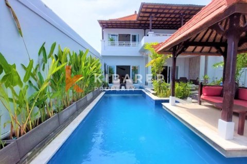 2 bedrooms Villa in Seminyak, Badung, Indonesia No. 13022 2