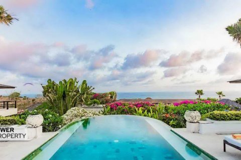 Вилла с 6 спальнями в Южная Кута, Бадунг,  № 9590