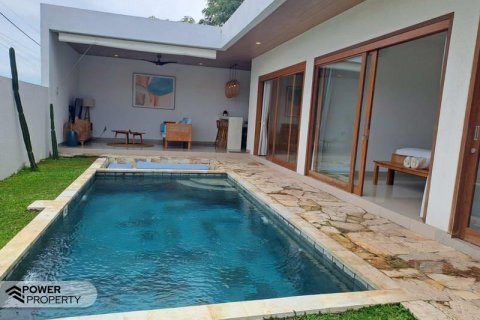 Вилла с 2 спальнями в Kerobokan, Бадунг,  № 9592