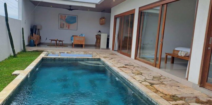 Вилла с 2 спальнями в Kerobokan, Бадунг,  № 9592