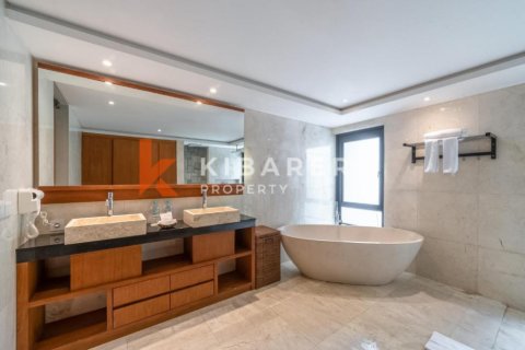 4 bedrooms Villa in Kuta, Badung, Indonesia No. 12432 7