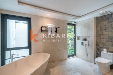 4 bedrooms Villa in Kuta, Badung, Indonesia No. 12432 10