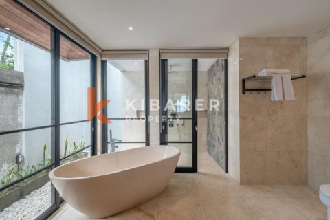 4 bedrooms Villa in Kuta, Badung, Indonesia No. 12432 12