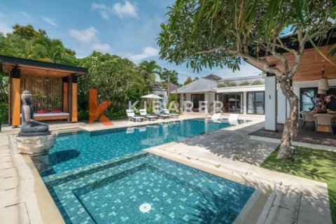4 bedrooms Villa in Kuta, Badung, Indonesia No. 12432 5