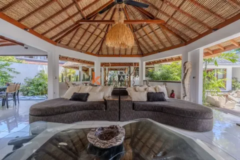 4 bedrooms Villa in Badung, Indonesia No. 12031 4