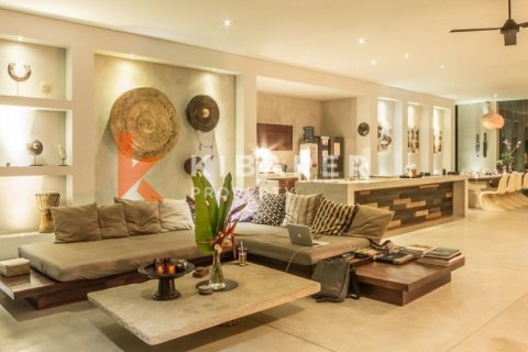 5 bedrooms Villa in Badung, Indonesia No. 12944 3