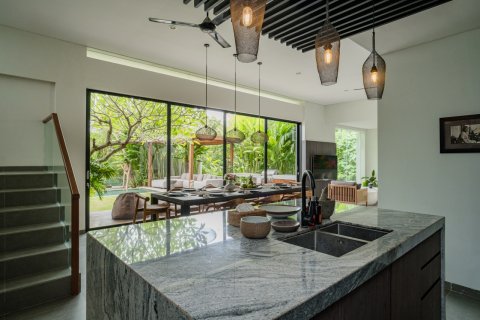 388m2 Villa in Dalung, Badung, Indonesia No. 9714 18