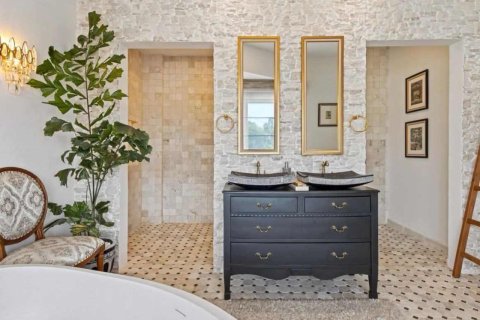 313m2 Villa in Jimbaran, Badung, Indonesia No. 9715 19