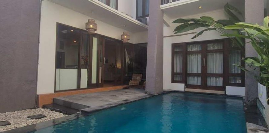 3 bedrooms Villa in Seminyak, Badung,  No. 9474