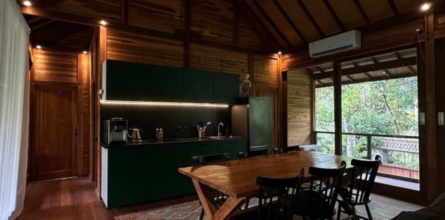 4 bedrooms Villa in Tabanan,  No. 9475