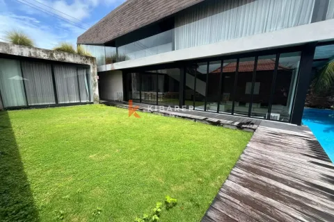 4 bedrooms Villa in Badung, Indonesia No. 12513 2