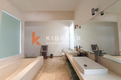 4 bedrooms Villa in Tibubeneng, Badung, Indonesia No. 12917 21