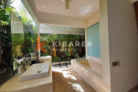 4 bedrooms Villa in Tibubeneng, Badung, Indonesia No. 12917 7