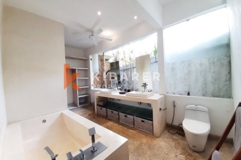 4 bedrooms Villa in Tibubeneng, Badung, Indonesia No. 12917 18