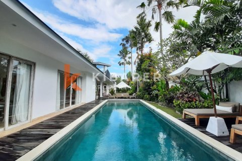 4 bedrooms Villa in Tibubeneng, Badung, Indonesia No. 12917 16