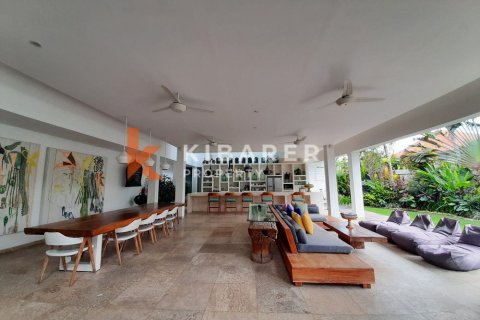 4 bedrooms Villa in Tibubeneng, Badung, Indonesia No. 12917 27